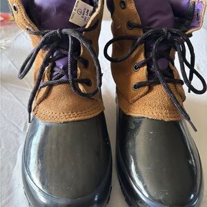 Midwest Traders  Black and Tan Winter and Rain  Boots for Women